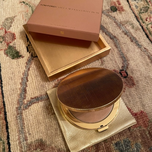 TOM FORD Estée Lauder Gold Compact, Amber closure, Bronzer. Gold Leather Case. - Picture 3 of 11